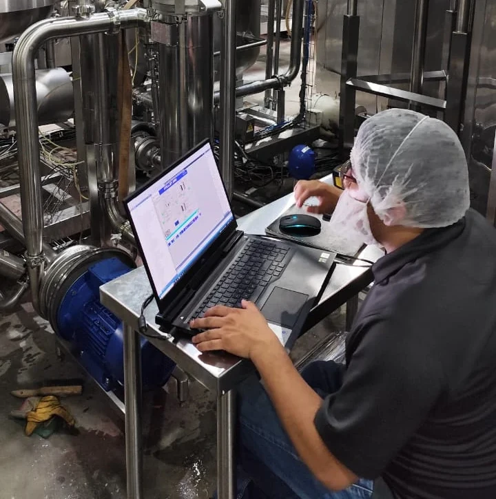 Ingeniería en campo durante comisionamiento de proceso industrial