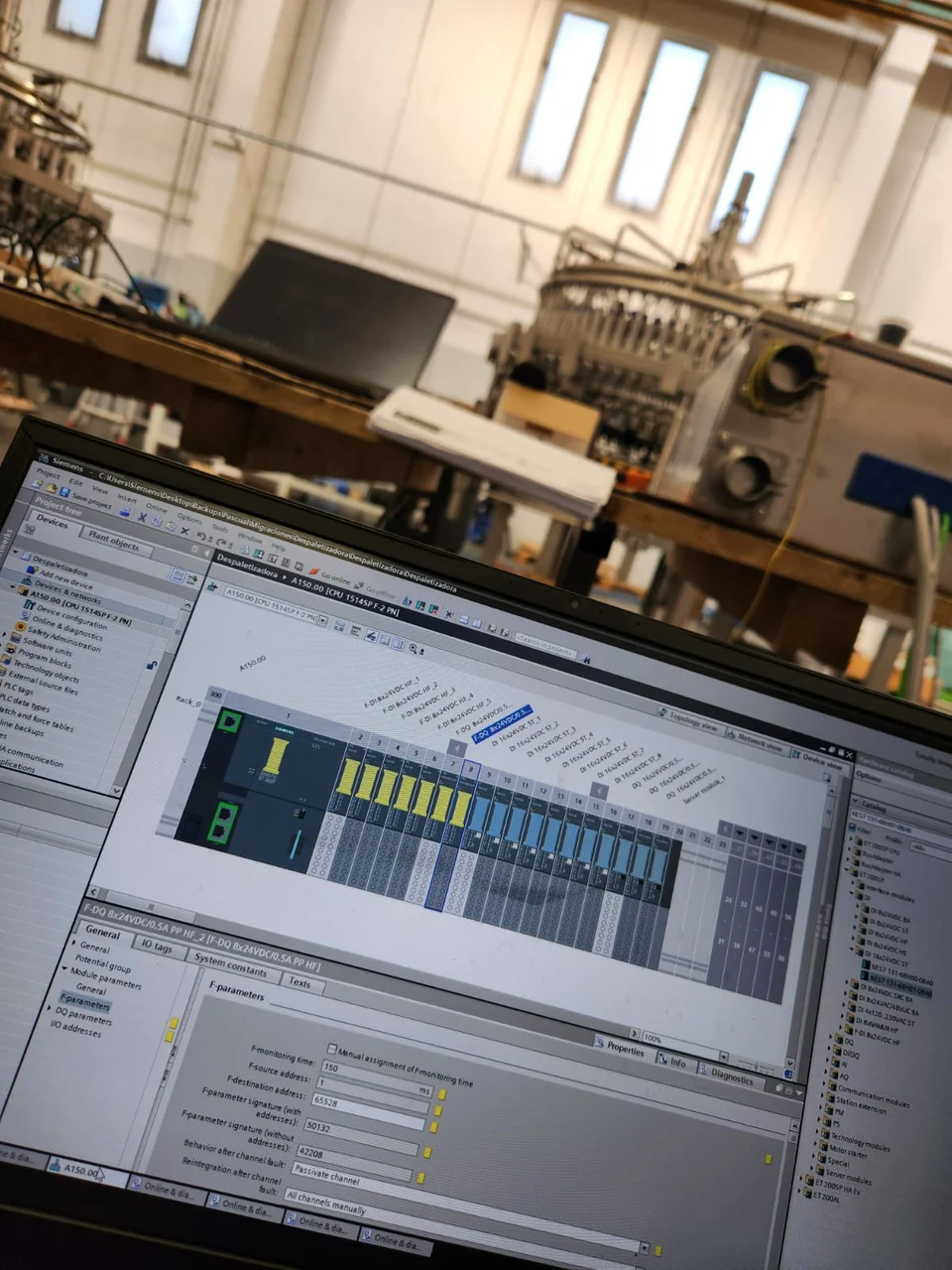 Configuración de PLC para sistema de control industrial